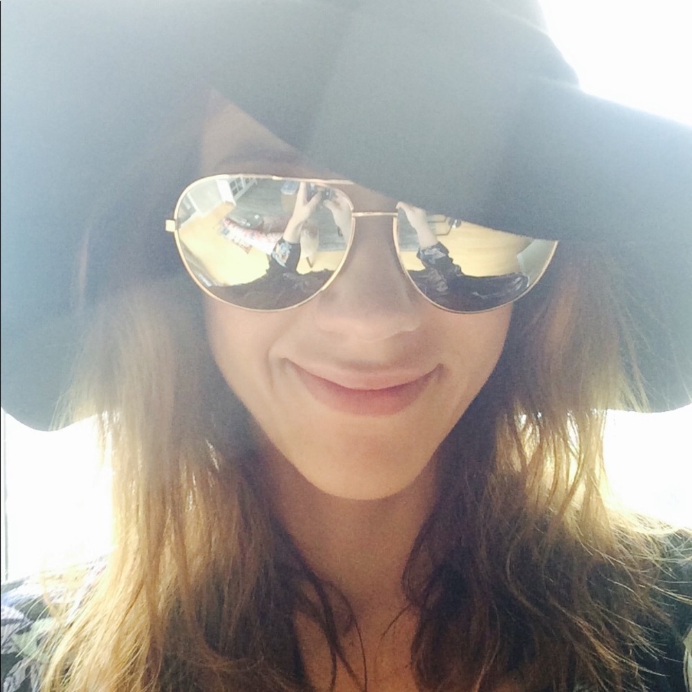 Meet your Posher, Rebecca